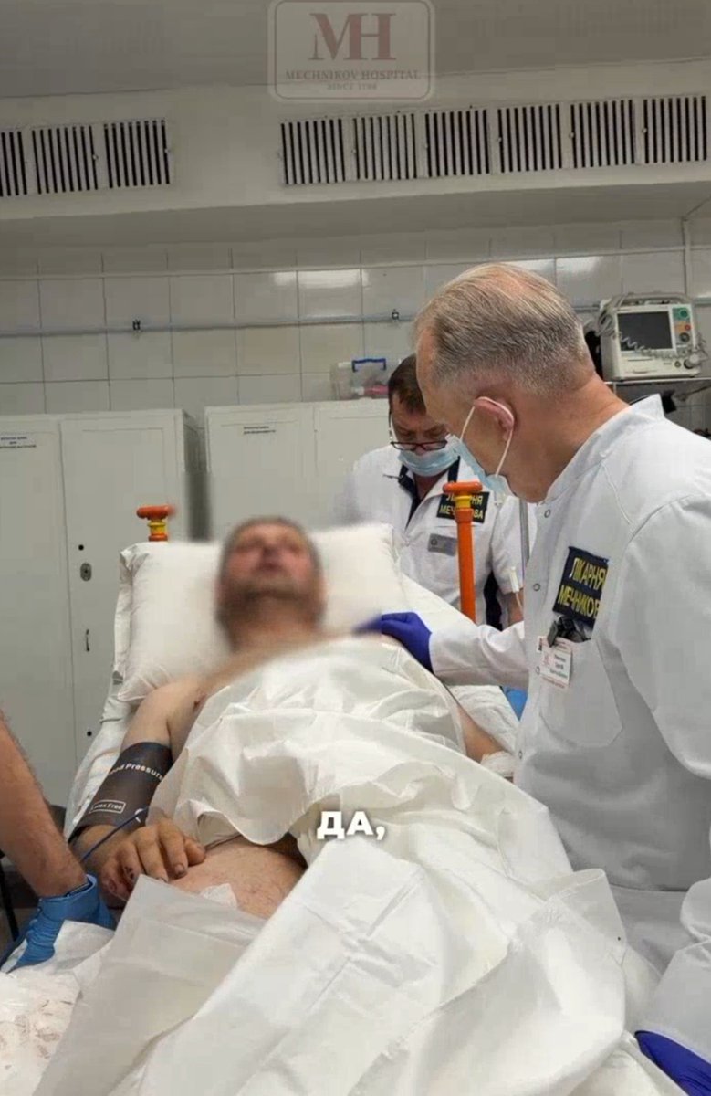 LesyaUA7Evropa's tweet photo. В Мечникова рятують бійця, який втратив ногу, наклав турнікет, переплив річку і повз ще 4 км до своїх.
Медичну допомогу Ярослав отримав через 2 доби.
На кожному етапі транспортування отримував літри життєдайної крові.
Зі сльозами на очах дякує всім,хто дав йому свою кров.
Риженко https://t.co/Q2wCfGCOR4