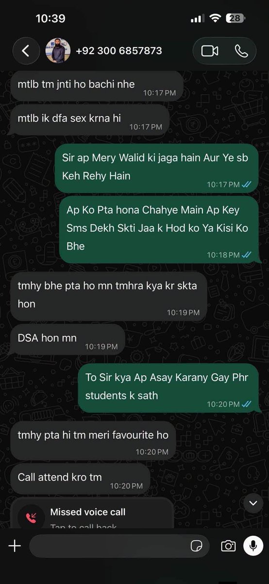 fahmidahyousfi's tweet photo. یہ  مبینہ واٹس ایپ چیٹ ایک طالبہ بیٹی نے رحیم یار خان کے ایک گروپ میں پوسٹ کی ہوئی ہے,  نمبر ڈی پی واضح ہے ۔ خواجہ فرید یونیورسٹی کی ویب سائٹ پر موصوف کی مکمل تفصیلات بھی ہیں۔ 

طالبہ کی پوسٹ کا لنک کمنٹ میں ہے 
امید کرتے ہیں یونیورسٹی انتظامیہ اس الزام پر مکمل تحقیقات کرے گی، جرم ثابت ہونے پر مذکورہ ٹیچر کے خلاف کاروائی کی جائے ، اگر الزام جھوٹا ہے تو الزام لگانے والوں کے خلاف قانونی تقاضے پورے کیے جائیں۔