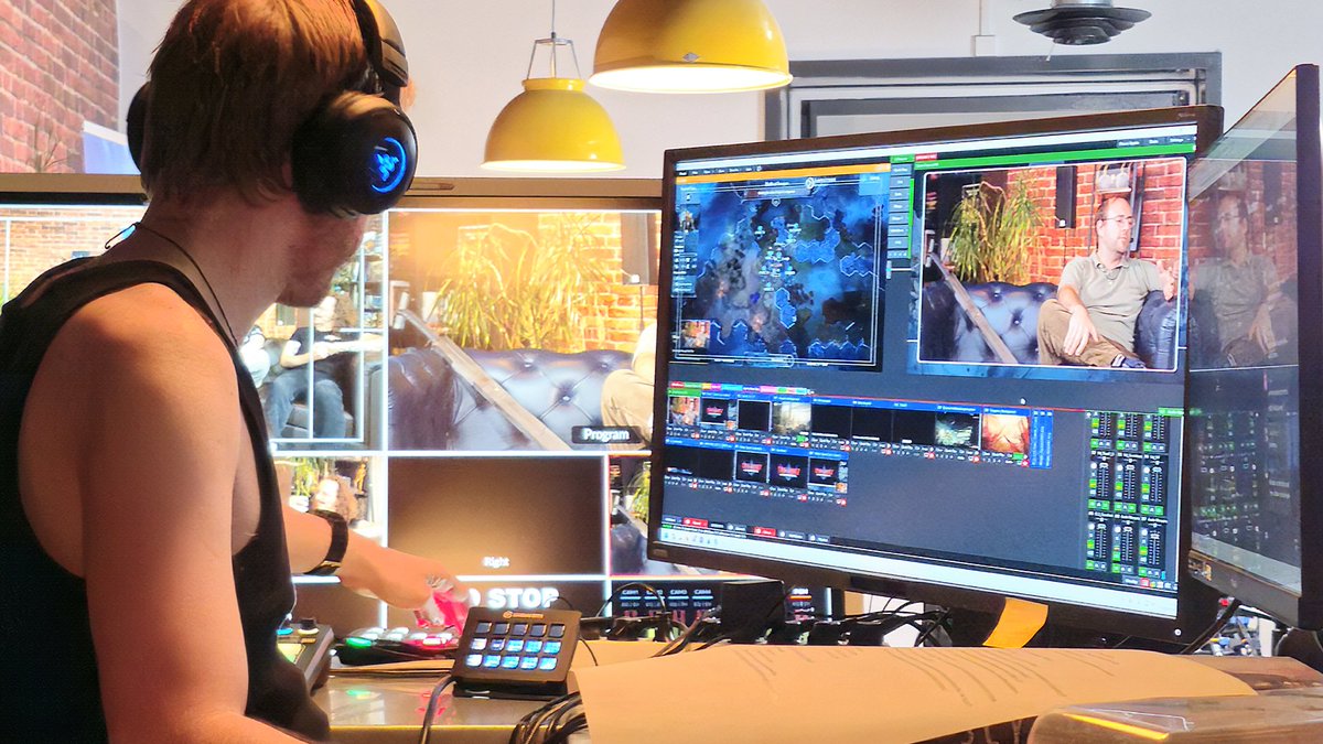 Amplitude's tweet photo. Thanks to everyone for joining our dev livestream!

We had a blast showing you the newest faction, the Sandshapers, and talking about the game. A lot of surprises are coming up!

If you missed the livestream, you can watch it on YouTube 👉 https://t.co/O0jsCo48hm

#EndlessLegend2 https://t.co/C265vAdlhG