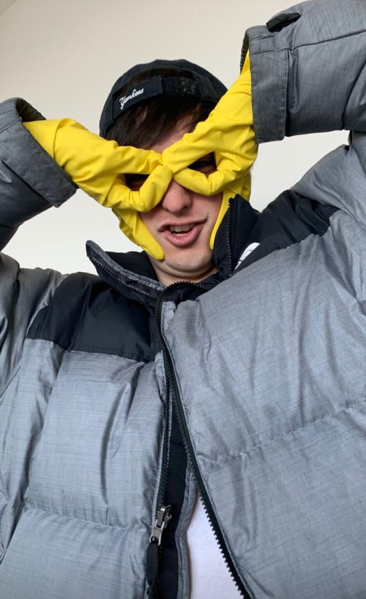 joji_bobatea's tweet photo. I love whatever he's wearing like yes king you'e so stylish https://t.co/ylBb3ivq8q