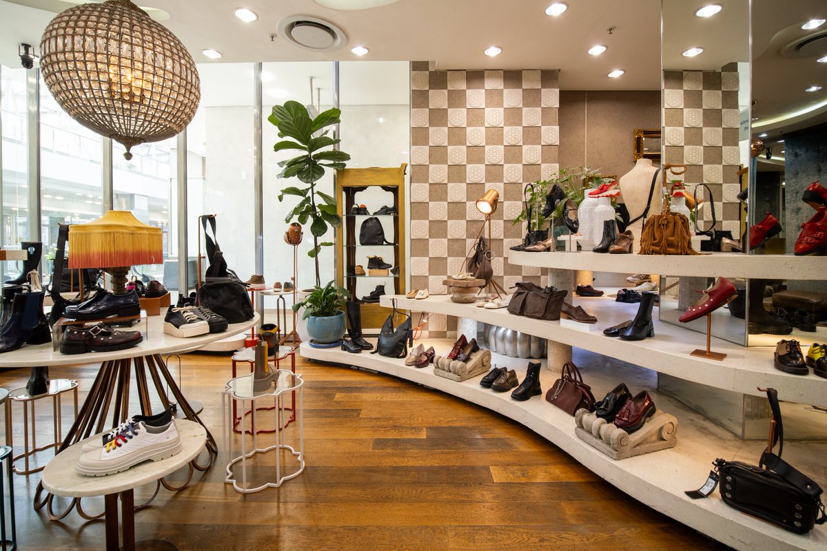 MelroseArch's tweet photo. At Freequency Footwear, every collection is carefully selected from premium European and Brazilian brands, bringing together comfort, quality and distinctive design under one roof.

For those who believe great style starts from the ground up.

Discover Freequency at Melrose Arch.

#OnlyAtMelroseArch #FreequencyFootwear
