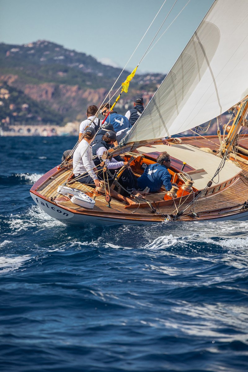 Cannes_France's tweet photo. Cette semaine à Cannes, cap sur les Régates Royales ! ⛵

Jusqu’au 26 septembre, les plus beaux voiliers classiques s’affrontent dans la baie de Cannes.🌊

ℹ️ Plus d'infos : https://t.co/giiKgbMfFZ

#CannesFrance #RendezVousACannes #CotedAzurFrance https://t.co/TBY7MHlcTF