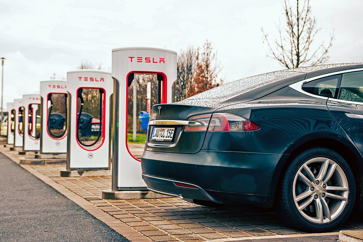 TheWorldEye_'s tweet photo. BREAKING: Surging oil prices heighten risks of a critical metals crunch as global electric vehicle adoption accelerates.

Will supply chains hold up?

#Energy #Commodities #EV https://t.co/uXQtYa1Qiv