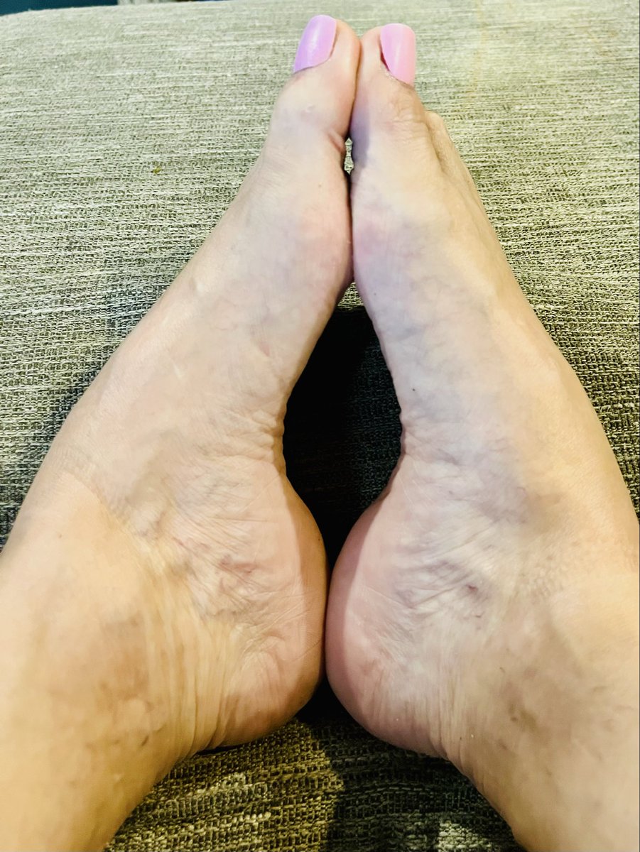 Beckajkang's tweet photo. So  just hmmm  don’t know but do know it is a Monday and kind of down but hoping someone will want to see my piggy’s and send me money to make me happy. 😆😘 https://t.co/Q5ZsWlg70e