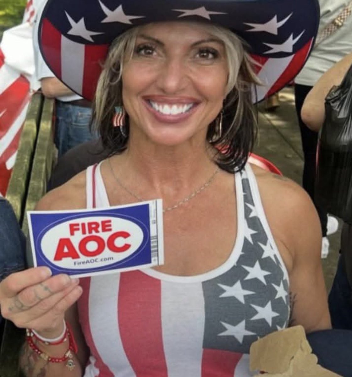 NowPammsy's tweet photo. Oh please New York elect @TinaForteUSA! Fire AOC!👇🏻

This your chance to get rid of the awful actress @AOC and send her back to bartending. 👊🏻

Vote for Tina in November! ❤️🇺🇸Get someone in Congress with brains that will work for you, not to enrich herself. https://t.co/LZSPskrOau