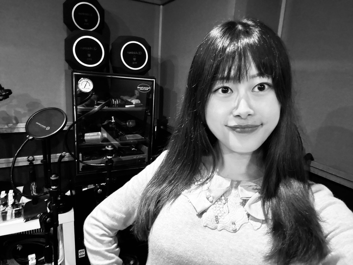 nf031525's tweet photo. 昨日はとある収録でした🎙
オーディションから収録までずっと楽しい現場で幸せでした✨
とても貴重な経験をさせていただきありがとうございます💓
台風🌀で湿気がすごくて、いつも以上にあほ毛がふわっふわ！！！(白黒でごまかす…🤍🖤) https://t.co/Y5Ax55i9Rx