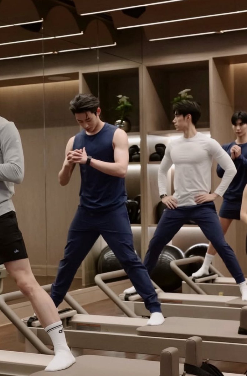 SuphaTrends's tweet photo. EST FOR ALO MEN🖤

WORKOUT WITH EST  #est_rvp 
#ALOMenxESTSUPHA
#AloThailand https://t.co/JHT2TX9AVO