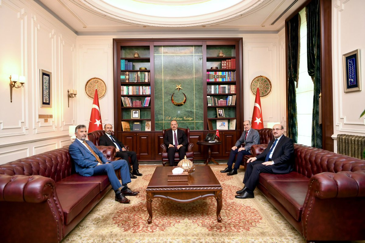AnkaraValiligi's tweet photo. Sayıştay 5.Daire üyesi Sn. Ahmet Okur, Sayıştay 8.Daire Üyesi Sn. İsmail Destan, Sayıştay 3. Daire Üyesi Sn. Fikri Özkök, Sayıştay 6.Daire Üyesi Sn. Kadir Çelik, Vali Yakup Canbolat’ı ziyaret etti.

Ziyaretleri için sayın misafirlerimize teşekkür ediyoruz. https://t.co/6ClvujRxP0