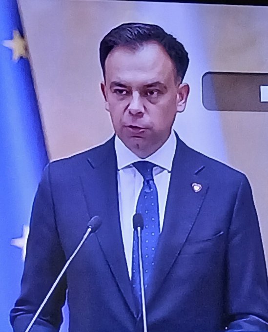 MarekMa25175489's tweet photo. Co Pan powie o obniżeniu  ratingu Polski przez agencję Moody's ?
Mam to w dupie. https://t.co/fs7CNy8mxS