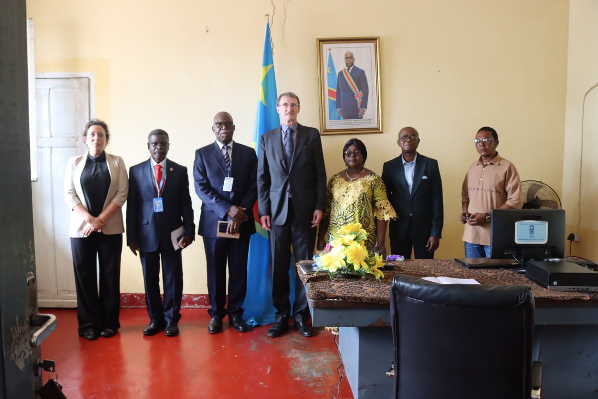 PNUDRDC's tweet photo. 🤝 Le PNUD a accueilli à Kananga S.E. Douglas Carpenter, Ambassadeur et Chef de la Délégation de l’Union européenne en RDC. Cette visite a permis des échanges approfondis sur les réalités du Grand Kasaï, les enjeux de paix, de justice et de stabilité, ainsi que sur le renforcement du partenariat pour un développement inclusif et durable. 🇪🇺🇺🇳 #PNUDRDC #UnionEuropéenne #GrandKasaï