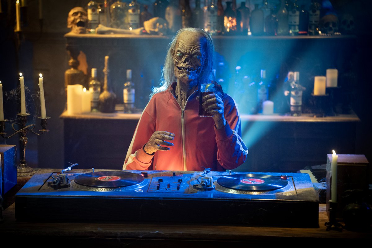 BDisgusting's tweet photo. The CRYPT KEEPER is back and he'll be hosting AMC's FearFest this Halloween season! 

Featuring a brand new design from Greg Nicotero. 

John Kassir is back to voice the character! 

It all begins October 1 on AMC. https://t.co/7leP3zwQrs