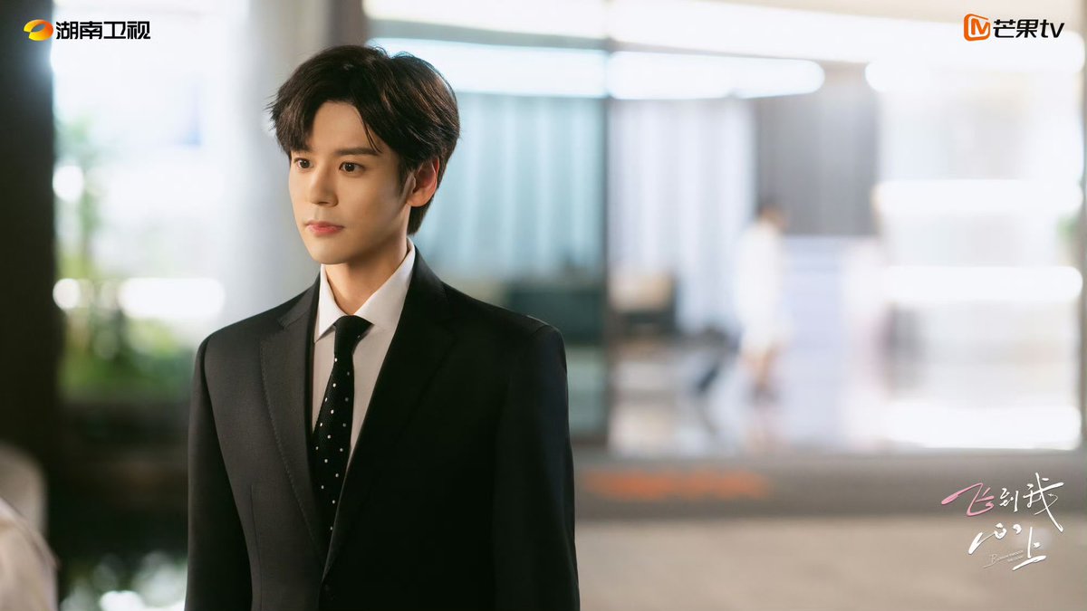 ZHEMlNG's tweet photo. Every scene brought its own weight and sharp focus, from heated boardroom discussions down to simple meal breaks on set. This chapter comes to an end as the finale airs, so here's a final wave to everyone who tuned in and supported the journey.

#BlossomThroughTheCloud https://t.co/4UUILjOOtN