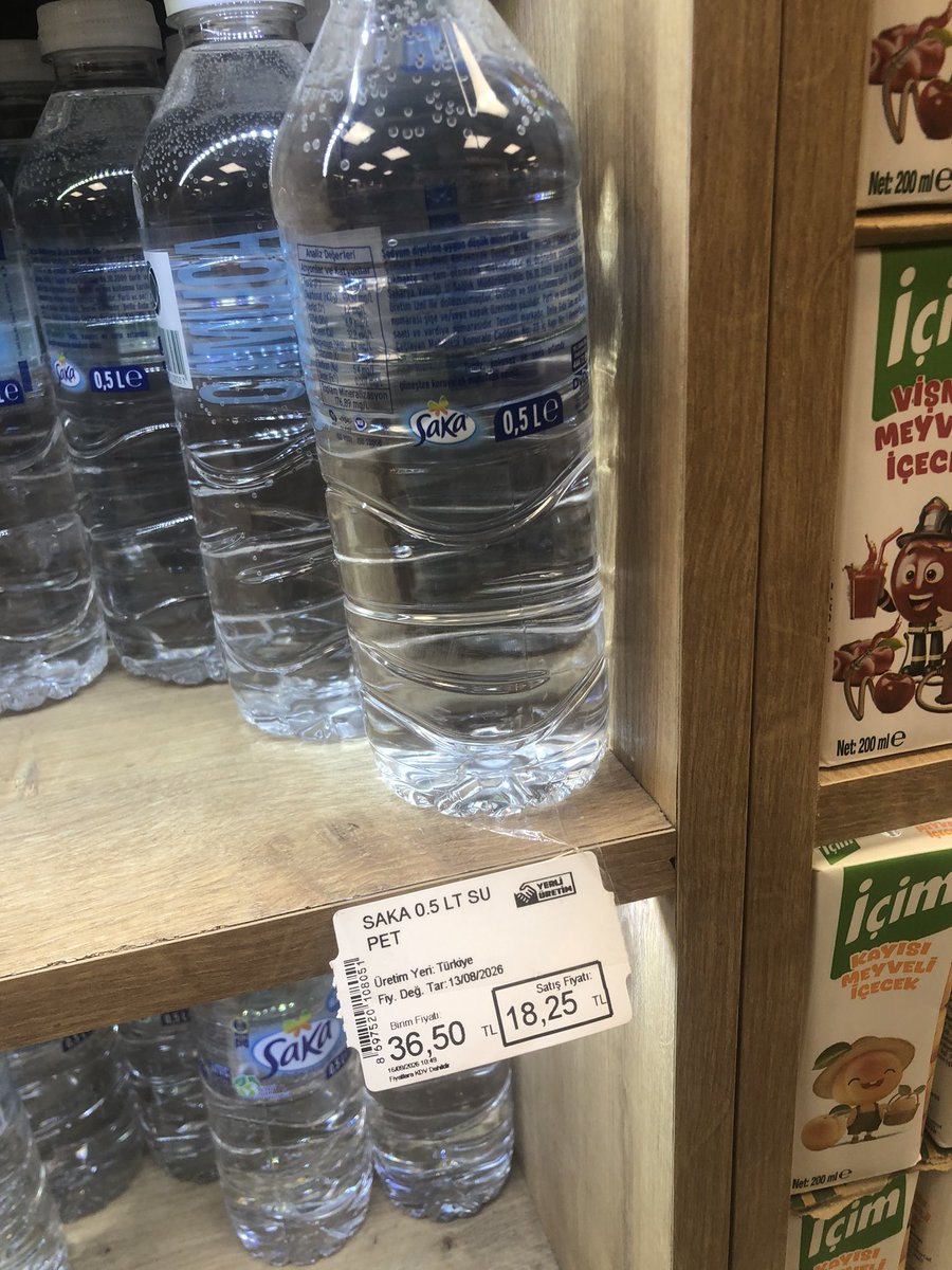 cahilborsa's tweet photo. @IBBcozummerkezi bunresmen soygun ğskğdarda bir market fişide elimde 0,5 suyu  18,25 tl satıyor üç harfli marketlerden ülke ayağa nasıl kalksın denetleme yok.. https://t.co/3hfJi4WX09