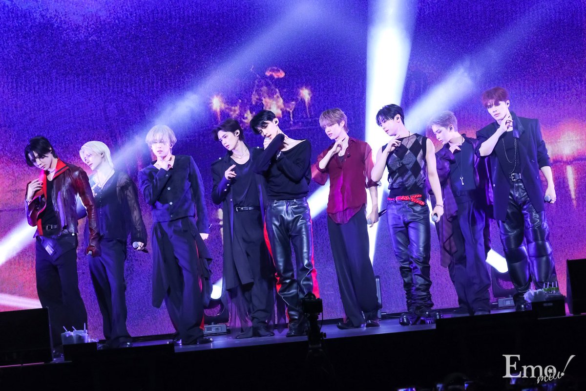 Emo_miu's tweet photo. 【#andTEAM】イベントレポ📝
&amp;TEAM SHOWCASE ‘Mark on Me’🌙

Mark on Me・Good Boy(Japanese ver.)ら最新4曲披露🕺🔥✨
LUNÉに「甘える一言」ミッションも🌟

⏬写真&amp;詳細レポを随時追加中!!
🔗https://t.co/TSTlXbO8mS

@andTEAMofficial
#エンティーム #MarkonMe #andTEAM_MarkonMe #Emomiu https://t.co/fCdR4Q3wV3