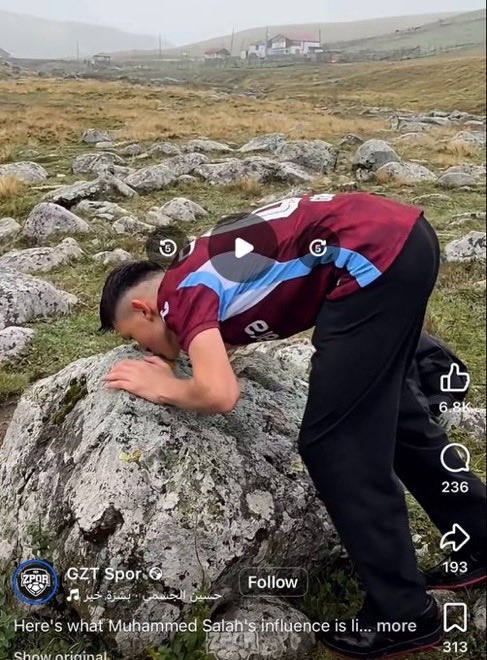 AnythingLFC_'s tweet photo. Mo Salah took a picture sitting on a rock and posted it on Instagram. 

It's now become a tourist attraction for Trabzonspor fans 🤩 https://t.co/CvqH6NqgWz