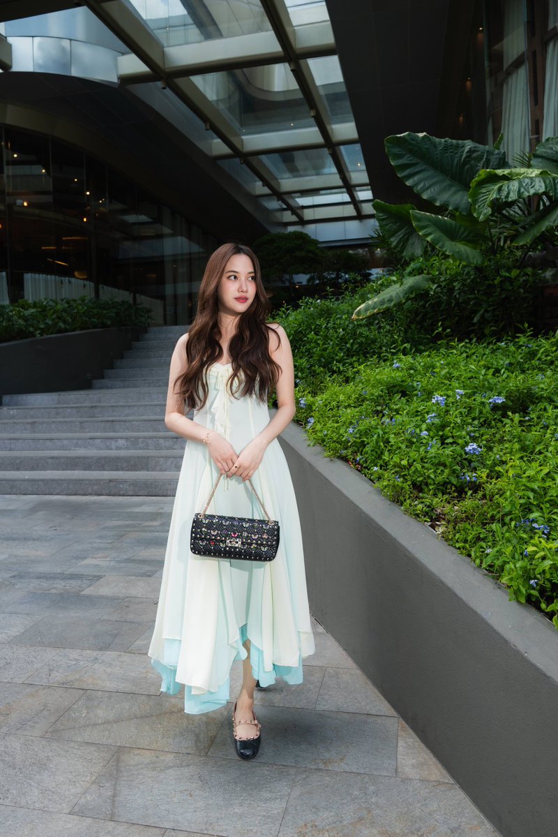 NEERF0808's tweet photo. ฟรีนสวยมาก 🫠

#VALENTINOGARAVANI 
#RockstudSpike
#srchafreen‌ https://t.co/Ld8K9Haoy5