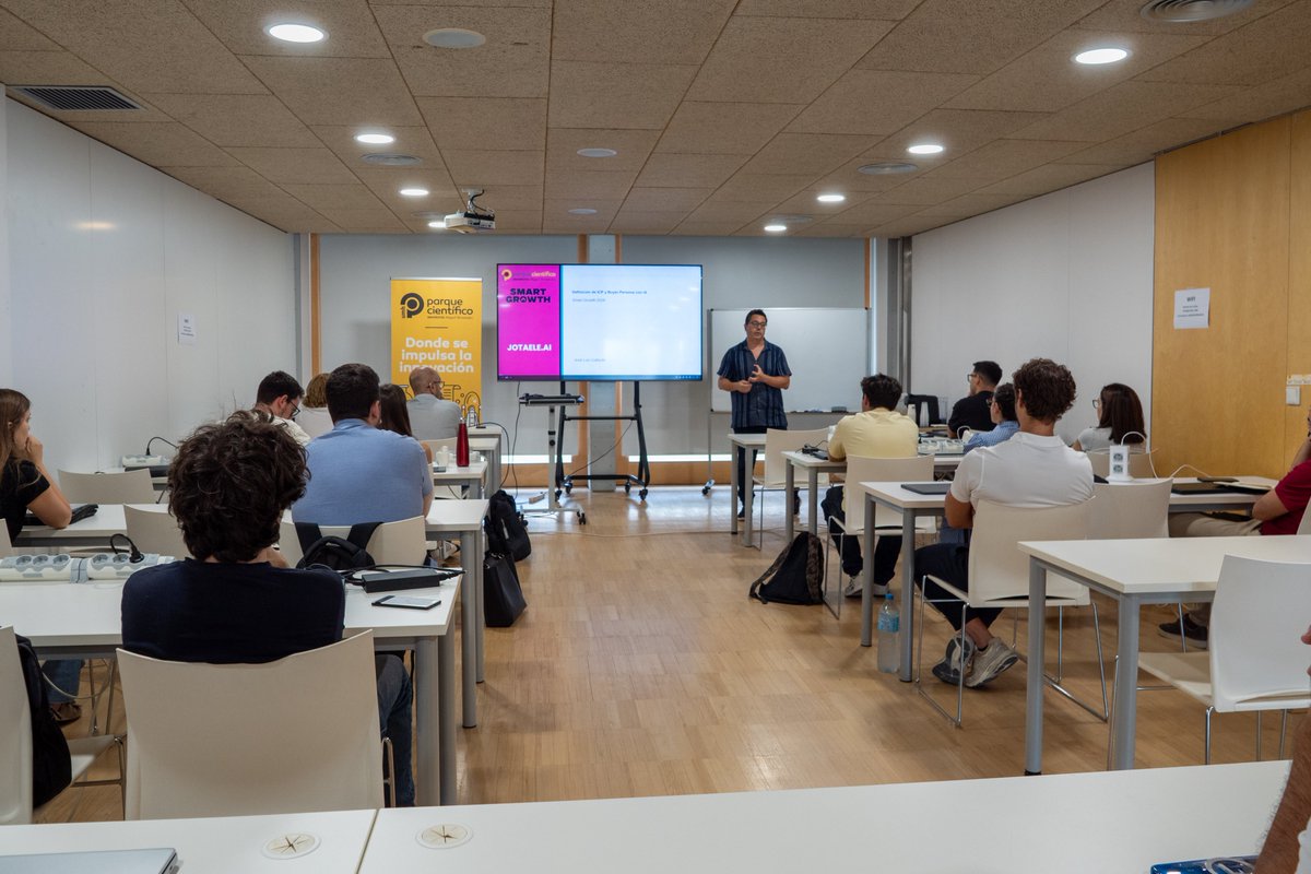 PcientificoUMH's tweet photo. Hace unos días dimos el pistoletazo de salida a #SmartGrowth, nuestro nuevo programa de aceleración empresarial, y no podemos estar más emocionados con lo que está por venir 👇🏼
En esta primera sesión contamos con Jose Luis Gallardo, formador en IA 🚀
@GVAeducacio @GVAinicotur https://t.co/yh0Wz5IKQk