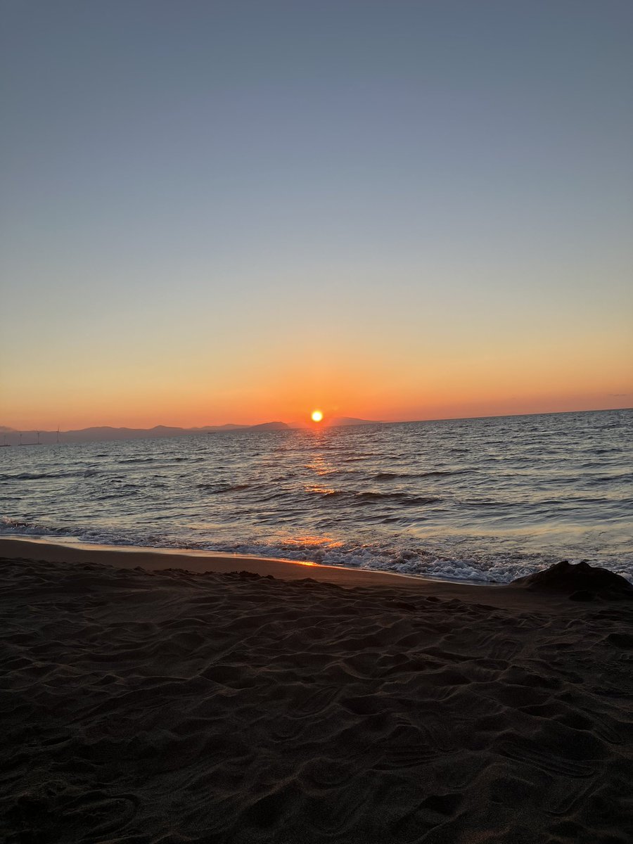 aorin5114's tweet photo. 今日は２時間くらい潮風浴びて
海チャージ(  ˊ͈ ˙̫ ˋ͈ )
のんびりお茶のんで、満足な１日だった〜

海の近くに家ほしい(⁠◔⁠‿⁠◔⁠) https://t.co/wWuVJXdPcg