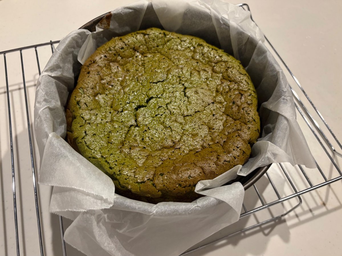chyler_swift's tweet photo. 今日は抹茶ガトーショコラ🥣
ちゃんとしたものを作ってみた
あんこと一緒に食べるとうまー https://t.co/VKkHf6Whrj