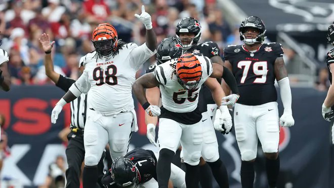 willie_lutz's tweet photo. Through 2 weeks, the Bengals defense is:

t-#1 in Sacks (8)
t-#3 in Turnovers (4)
#4 in Defensive EPA/Play (-0.173)
#4 in Rushing Success Allowed (28.1%)

Complete transformation. https://t.co/lafJhBv6zH