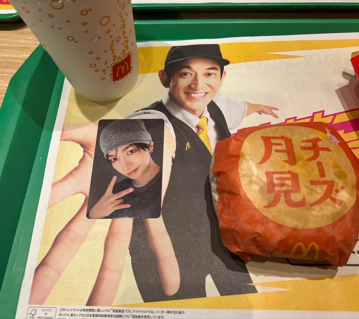 mjeee_400's tweet photo. トリプルアンコの後の夜10時に食べたマックは非常に染みましたwithみょん https://t.co/OgEin22ghC