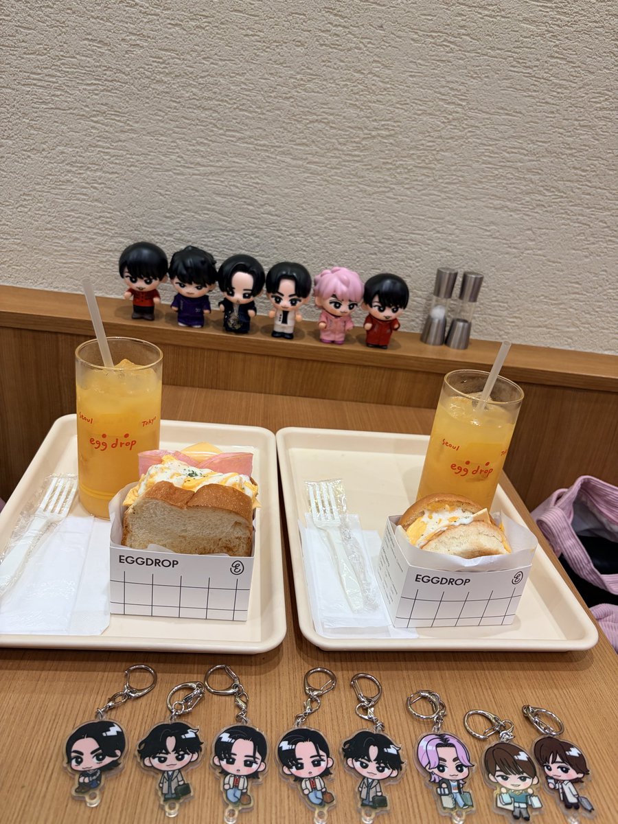 mee_0216's tweet photo. アフヌンに行ったあとに、
EGGDROPさんへ。
しょっぴーが食べていたアメリカンハムチーズにしたよ〜
アクスタ出すの忘れちゃった!
#EGGDROP
#SnowMan https://t.co/rI9dRfePpy