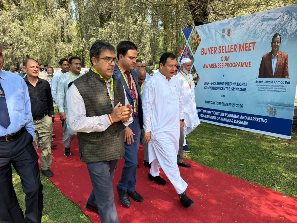 HortiKashmir's tweet photo. Buyer-Seller Meet Cum Awareness Programme  at SKICC https://t.co/1LARUOiHAl