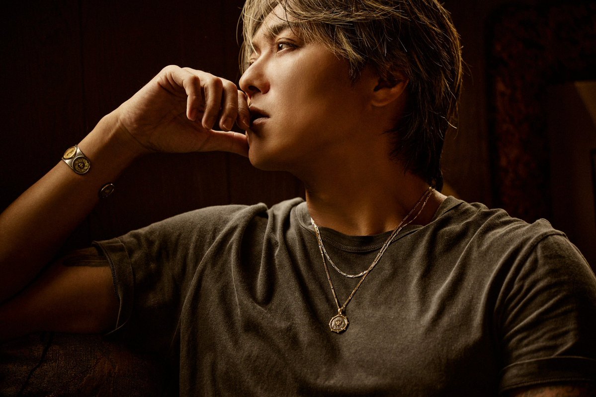TAKAHIRO_Staff's tweet photo. TOURNE1984 1st Collection 
COIN JEWELRY 
【商品情報解禁!!】

https://t.co/UtXO9BpbIm

時代を超えて受け継がれてきたコイン。 
そこに刻まれた時間や物語、
 浪漫から着想を得て、 
TOURNEの1st Collectionを形にしました。 
また一つの旅が始まります…

本コレクションでは、TOURNEオリジナルコインを制作。
裏面には、ディレクター・TAKAHIRO自らが一本一本手彫りで施した、放射状の彫刻を刻みました。

さらに、“Eagle”と“Buffalo”のコインは実際のコインをカスタムし
TOURNEオリジナルの18Kイエローゴールドフレームを合わせ、
コインの中央にブランドロゴを配置しました。

時を刻んだコインに、新たな物語を重ねる。
TOURNEならではのCOIN JEWELRYに仕上げています。

▽TOURNE 1984 1st COLLECTION PREVIEW EVENT
🗓️9/26(土)〜9/28(月)

▽PRE-ORDER
🗓️9/26(土)12:00〜10/4(日) 23:59
VERTICAL GARAGE ONLINE STORE

Staff
#TOURNE1984 
#EXILETAKAHIRO
@vertical_garage 
@EXILE_Staff