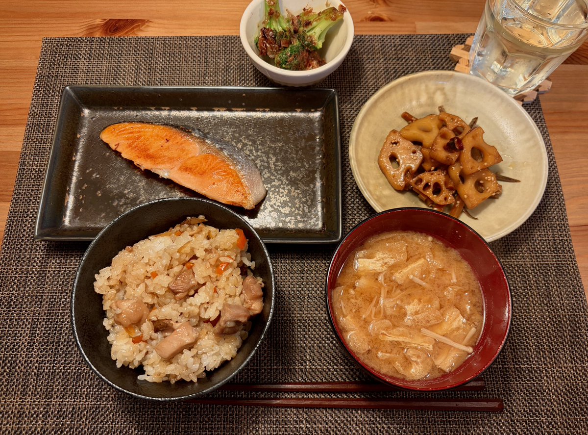 kkmttatt's tweet photo. インスタで流れてきた鳥飯がうまそうだったので
自炊モチベ高め https://t.co/VxUp87BVaV