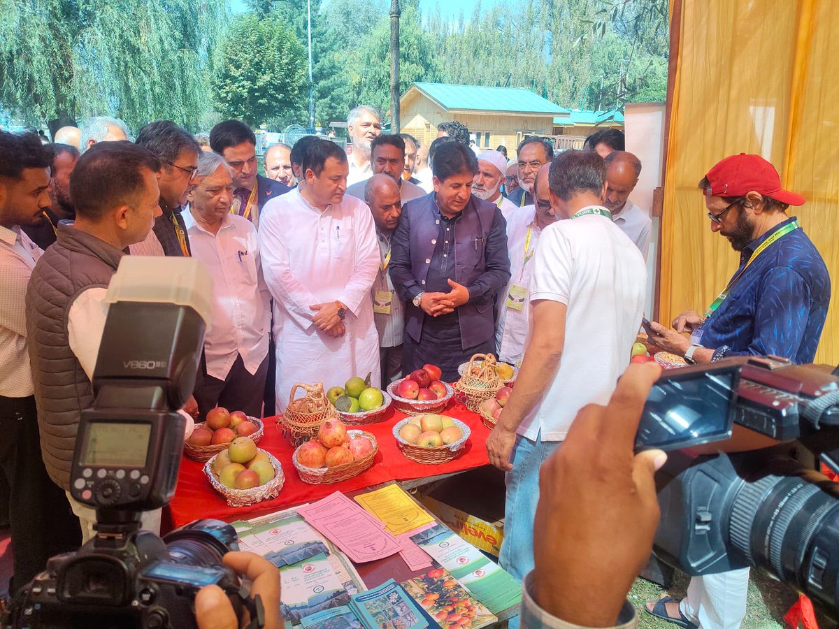 HortiKashmir's tweet photo. Buyer-Seller Meet Cum Awareness Programme  at SKICC https://t.co/1LARUOiHAl