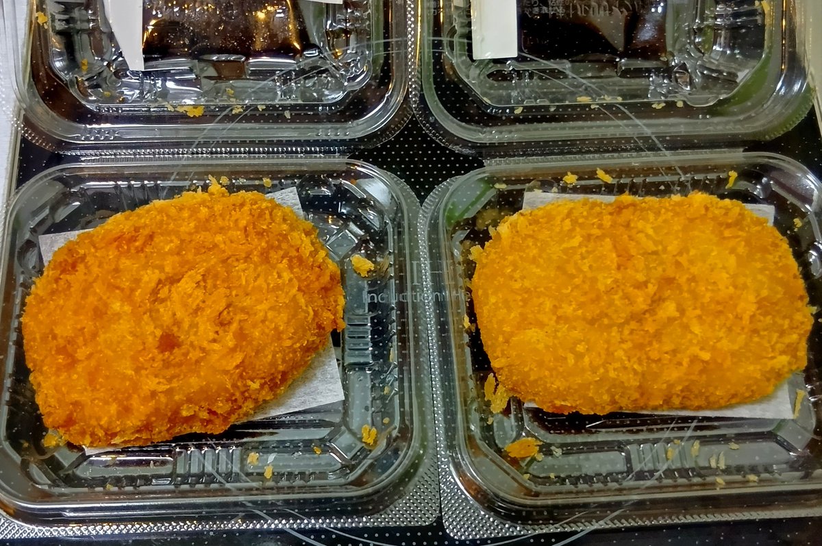 RN19780904's tweet photo. 台風なのでコロッケを食べます。
（インターネッツ老人会） https://t.co/wzMLwdq8zj