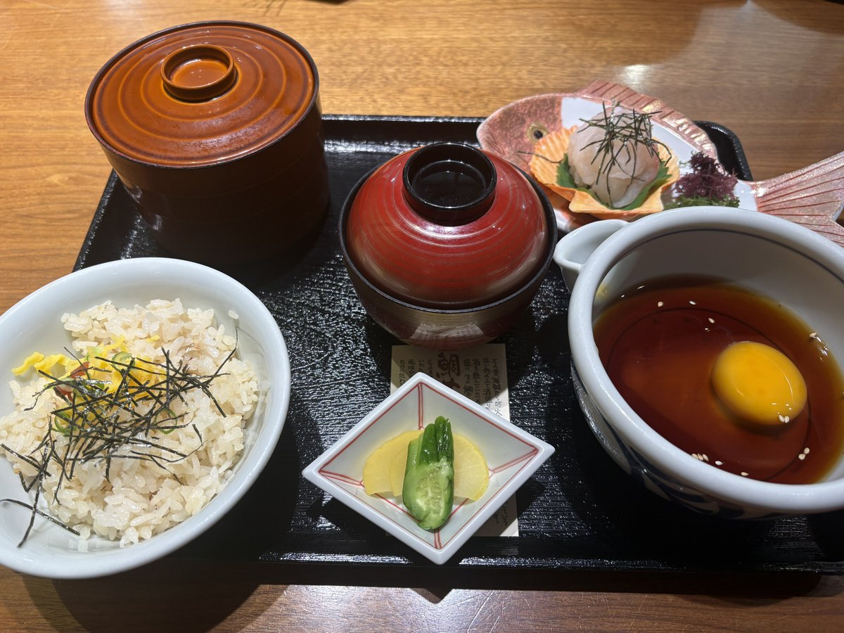 mantomo_t_h's tweet photo. 帰国
松山で鯛めし https://t.co/LGZ67pinZC