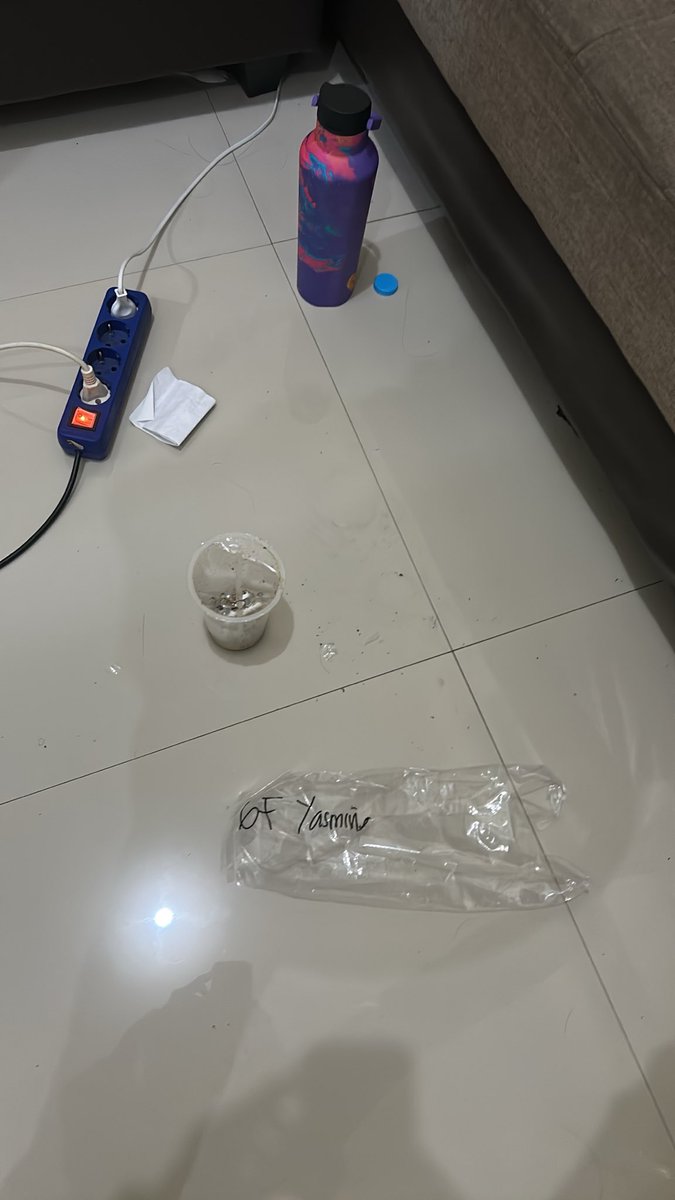 johnyclinclir's tweet photo. sampah beresin apa tai, berantakan lagi dah dah https://t.co/WV1hqjQqK1
