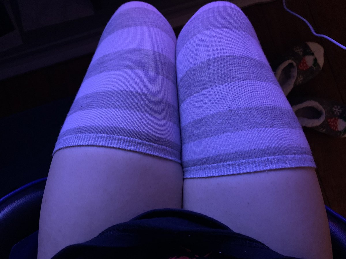 JuniBrBa's tweet photo. Old photo but yeah 

#thigh https://t.co/sfptrIbctM