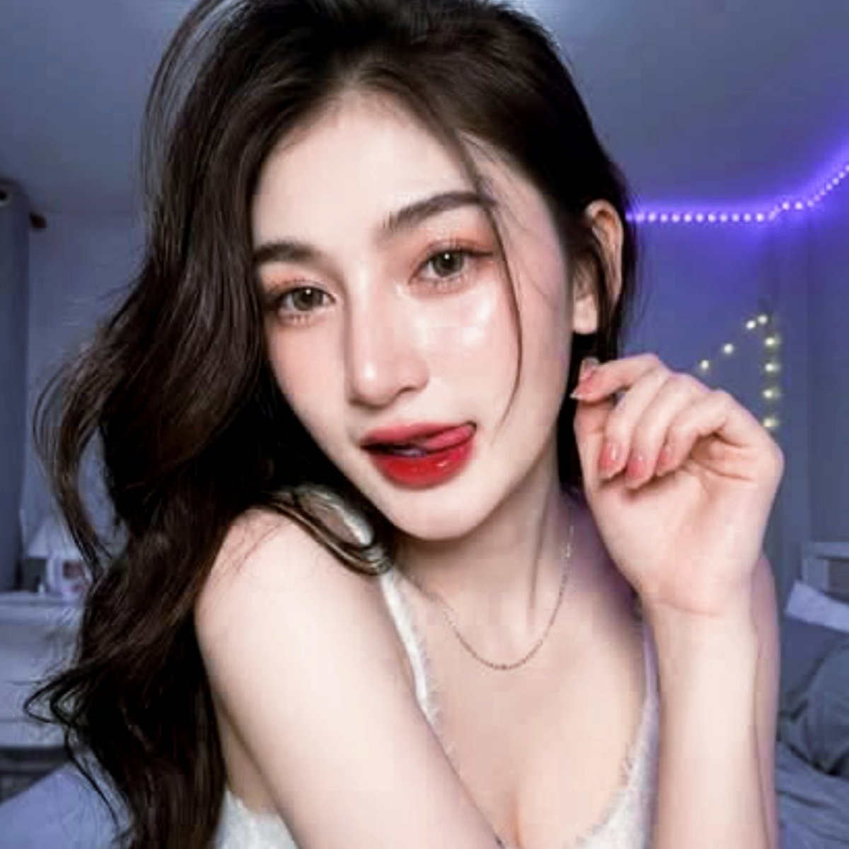 Milynrinrada's tweet photo. กินนมอาจจะทำให้โตไว แต่ถ้ากินใจพี่... หนูยอมให้กินทั้งตัวเลย #ยืมเมจforsex https://t.co/IRKg04YUqq