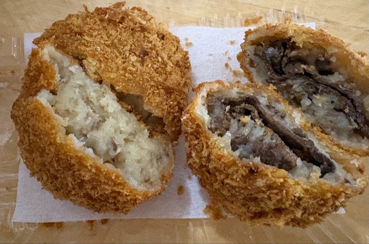 genki_yade_'s tweet photo. 旦那と息子にたこ焼きの材料買いに行ってもらったら、森田屋の１個300円のすき焼きコロッケまで買ってきて男子を感じた…(袋いっぱいにコロッケ買ってきた…） https://t.co/LETXCvSIgz