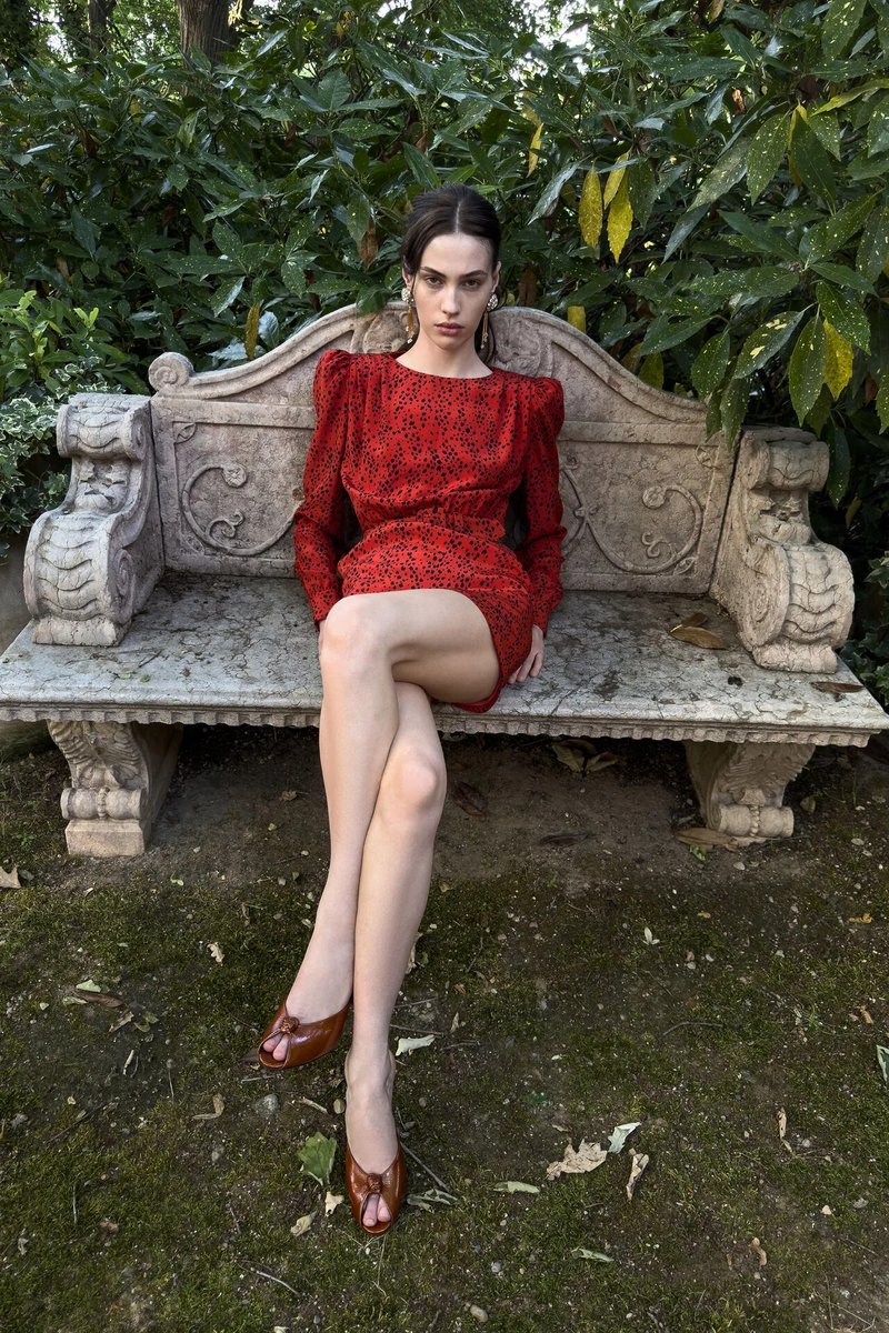 kendam_com's tweet photo. Alessandra Rich Spring Summer 2027 collection lookbook with 33 looks https://t.co/S0bi9ohfDN
- - - 
#AlessandraRich #SS27 #Lookbooks #FashionWeek #Kendam https://t.co/glU2KZevQs