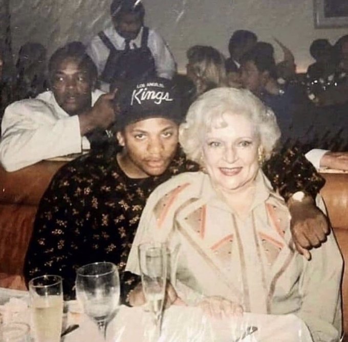 TheExtremeMusi1's tweet photo. Betty White &amp; Eazy E (1989) https://t.co/erFiSqIS7d