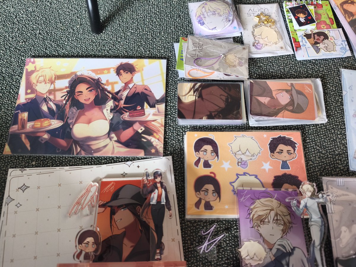 sonnenblume___'s tweet photo. Merch from @akanichiyu arrived 😋 I am very well served, thank you!!! https://t.co/h0d92RzAUd