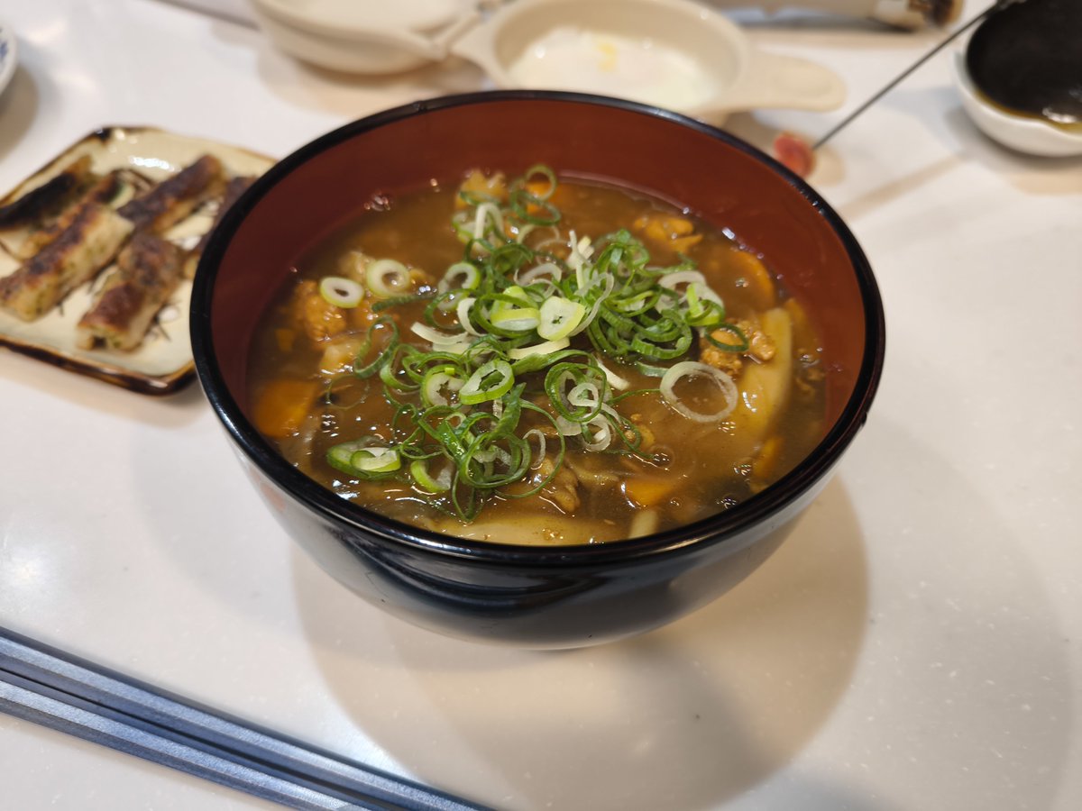 balter_7's tweet photo. 昨日のカレーをカレーうどんにして目玉焼きと竹輪の磯部焼きを添えた。 https://t.co/GQKoFX9ieH