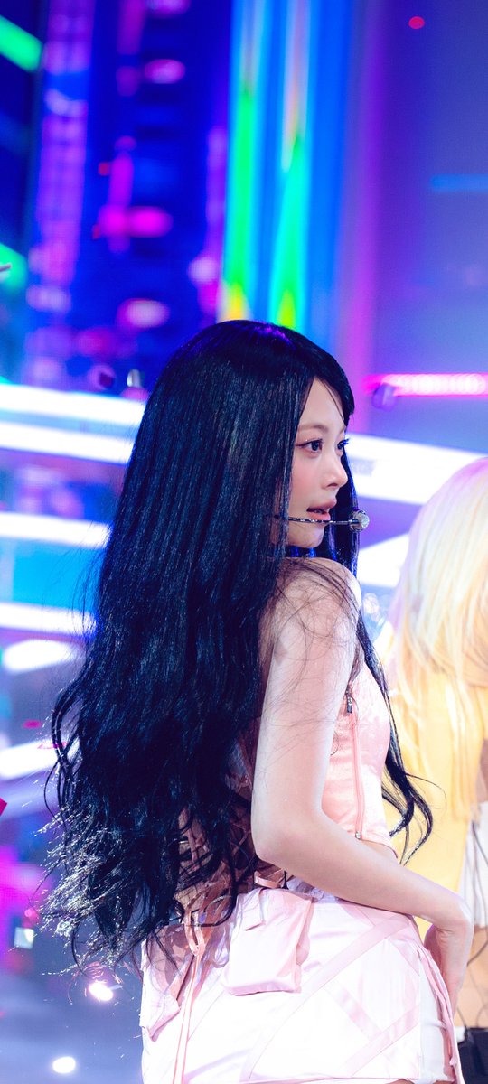 AKAone_'s tweet photo. #홍은채 #Eunchae #LESSERAFIM #르세라핌 #배경화면 #Wallpaper #LockScreen
Eunchae 260921 SBS Inkigayo Wallpaper https://t.co/5dMRWIL5pz