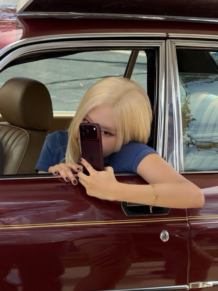 roseannepics's tweet photo. ROSÉ INSTAGRAM UPDATE https://t.co/ehlxn2WthB