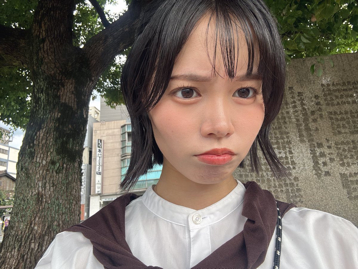 bukkisab's tweet photo. 笑顔で自撮りしている人は幸福度が高いんやって☺︎︎︎︎ https://t.co/ZWgBohJsa7