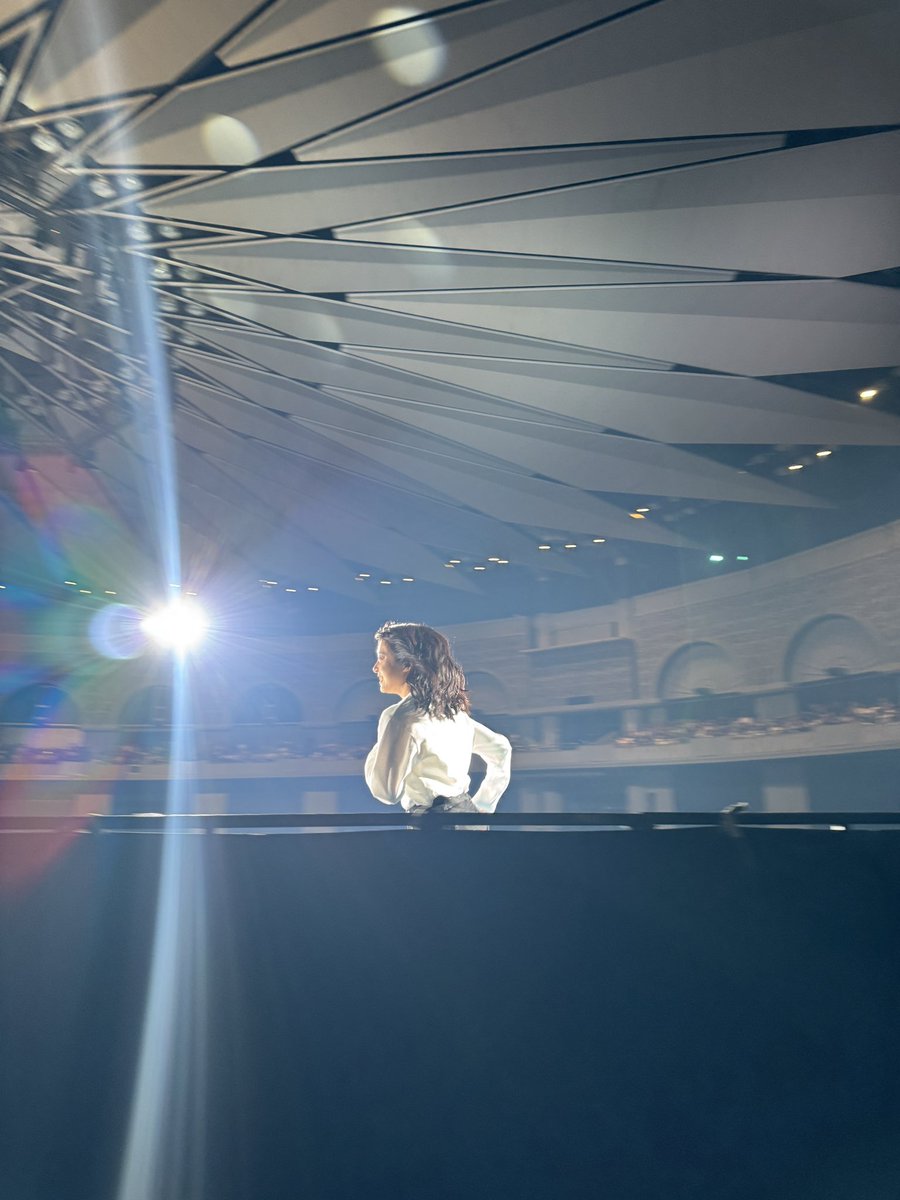 mone_tohoent's tweet photo. 2026.10/3,4 →→→Mone Kamishiraishi 10th Live《bouquet》for HOME
誠に有難うございましたー！！！

(…スタレビさんとのお写真や、その他プロ撮影の写真は萌音やバンドミンナーの投稿をお待ちください♡)

#上白石萌音105
#ライブーケ https://t.co/AhkE3kmOGK