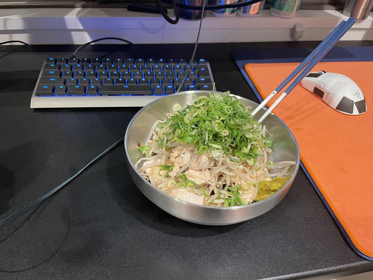 Gari_fps's tweet photo. ネギは多ければ多いほど良い https://t.co/WxYQ3yxokA