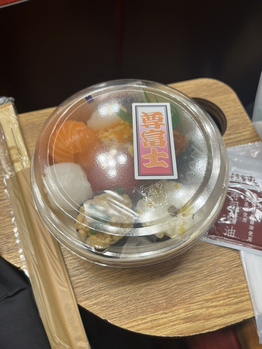 t_da0802's tweet photo. 初両国🏆
新幹線も電車も止まらず動いてよかった😌
ちゃんこも寿司も美味しい〜
＃大相撲9月場所 https://t.co/JSXSHU2nXC