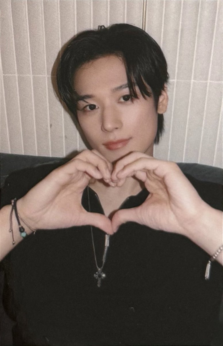 dailyljy's tweet photo. juyeon looks so handsome on digicam 📸 https://t.co/Mesb7y4x8Q