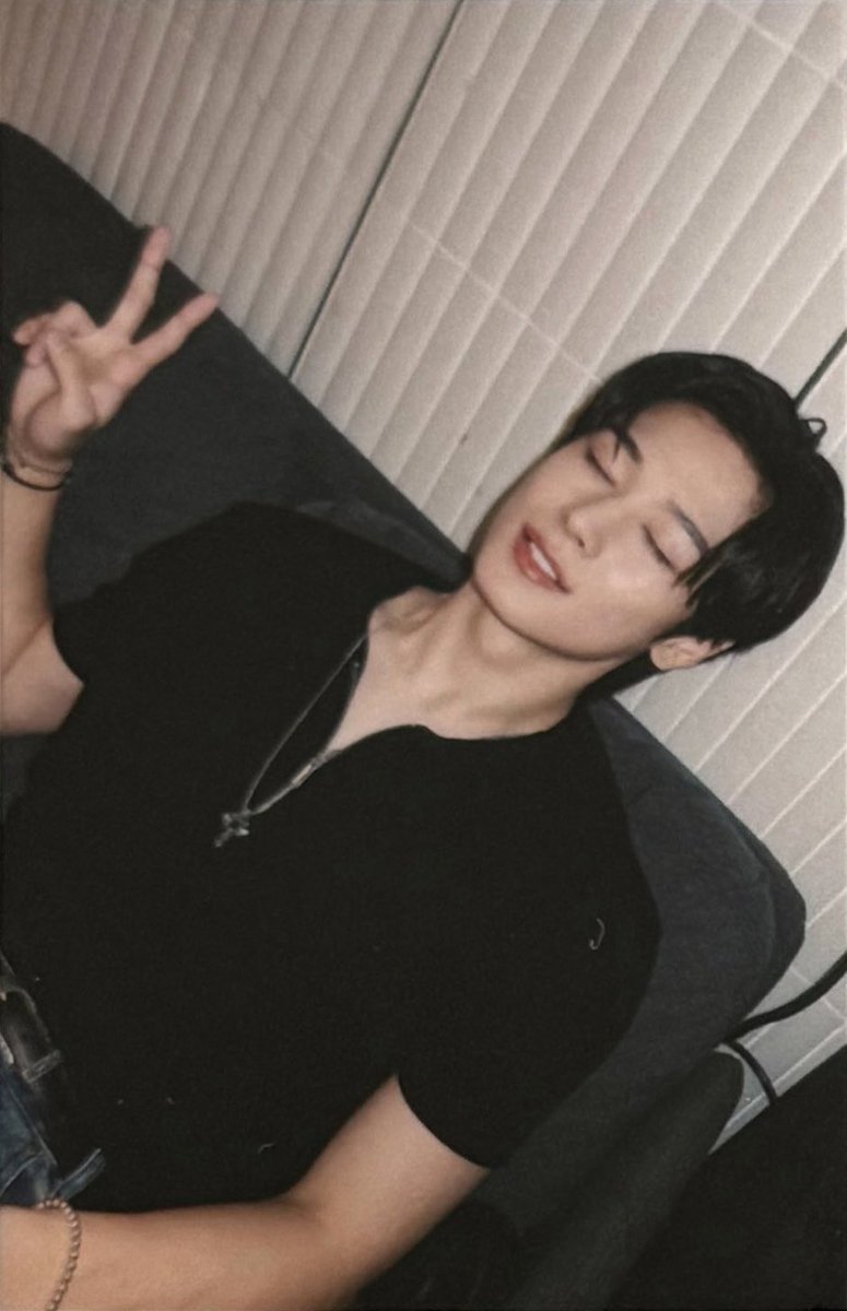 dailyljy's tweet photo. juyeon looks so handsome on digicam 📸 https://t.co/Mesb7y4x8Q