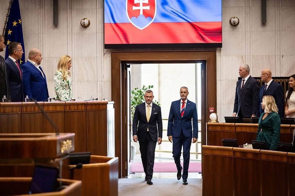 SarahVarga2g's tweet photo. Dôležité chvíle v Národnej rade SR. 🇸🇰 Politická scéna a diskusie o budúcnosti našej krajiny naďalej priťahujú pozornosť verejnosti. Aké sú vaše očakávania od aktuálneho vývoja?

#Slovensko #PeterPelligrini #Politika 
 #NRSR https://t.co/lAIIYDdatl