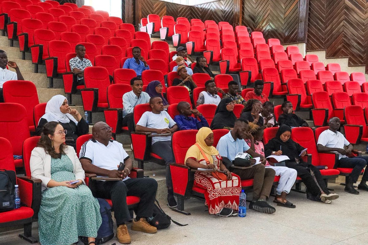 Tum001Ke's tweet photo. TUM, through its Centre for Religion, Conflict and Peacebuilding (@crcp_tum ), and Garissa University have strengthened their partnership through a two-day engagement focused on peacebuilding, interreligious dialogue and responsible digital engagement... https://t.co/EW6Z5Wkpgz